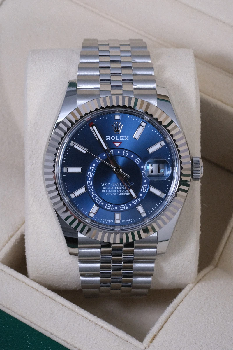 Купить элитные часы Rolex Oyster Perpetual Sky-Dweller Blue Dial 336934: в наличии в Москве!