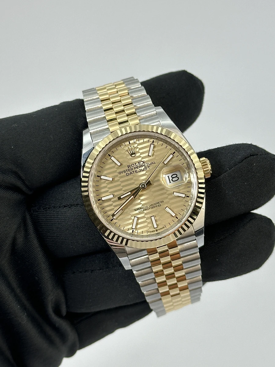 Купить элитные часы Rolex Datejust 36mm Steel &amp; Yellow Gold Fluted Motif 126233: в наличии в Москве!