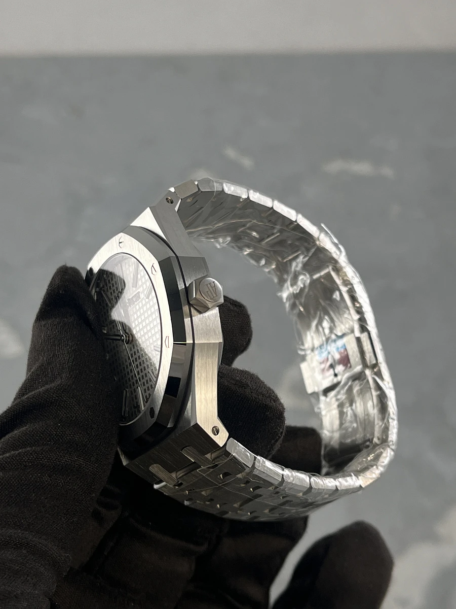 Купить элитные часы Audemars Piguet Royal Oak Selfwinding 15510ST.OO.1320ST.08: в наличии в Москве!