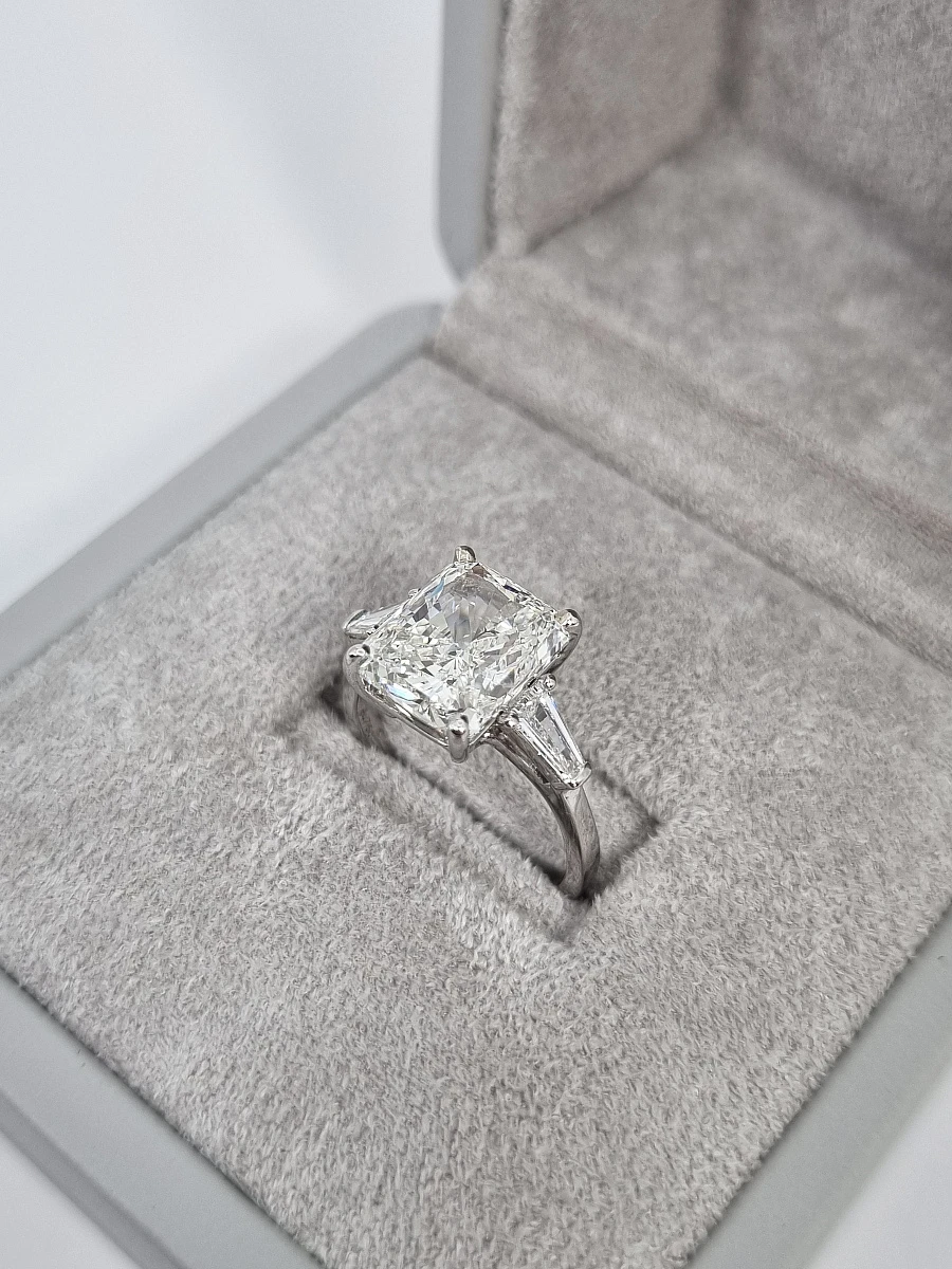 Купить украшение NO NAME Кольцо с бриллиантом 5,01 ct. G/VVS1 : в наличии в Москве!