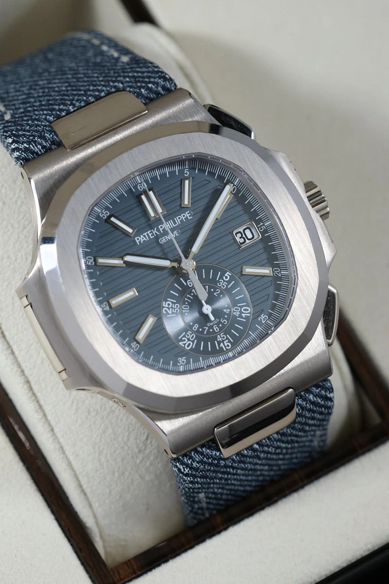 Купить элитные часы Patek Philippe Nautilus Chronograph White Gold  5980/60G-001: в наличии в Москве!