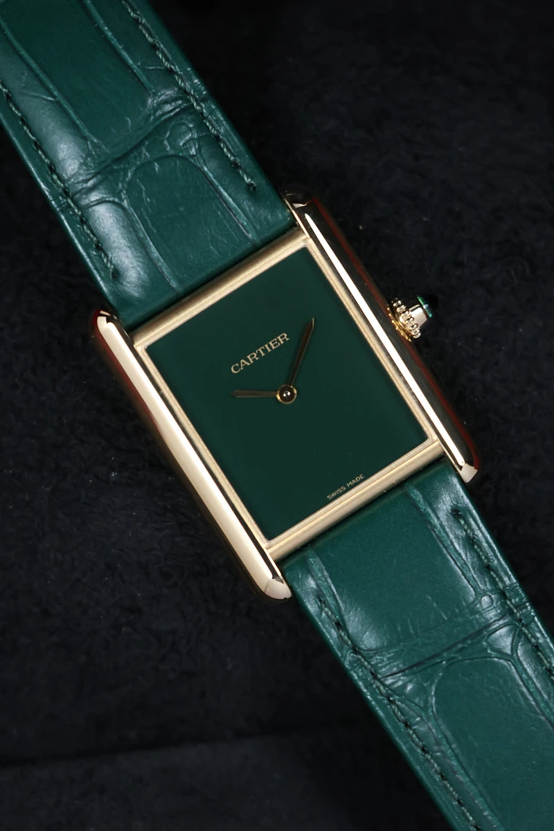 Купить элитные часы Cartier Tank Must De Cartier Yellow Gold Green Large WGTA0191: в наличии в Москве!