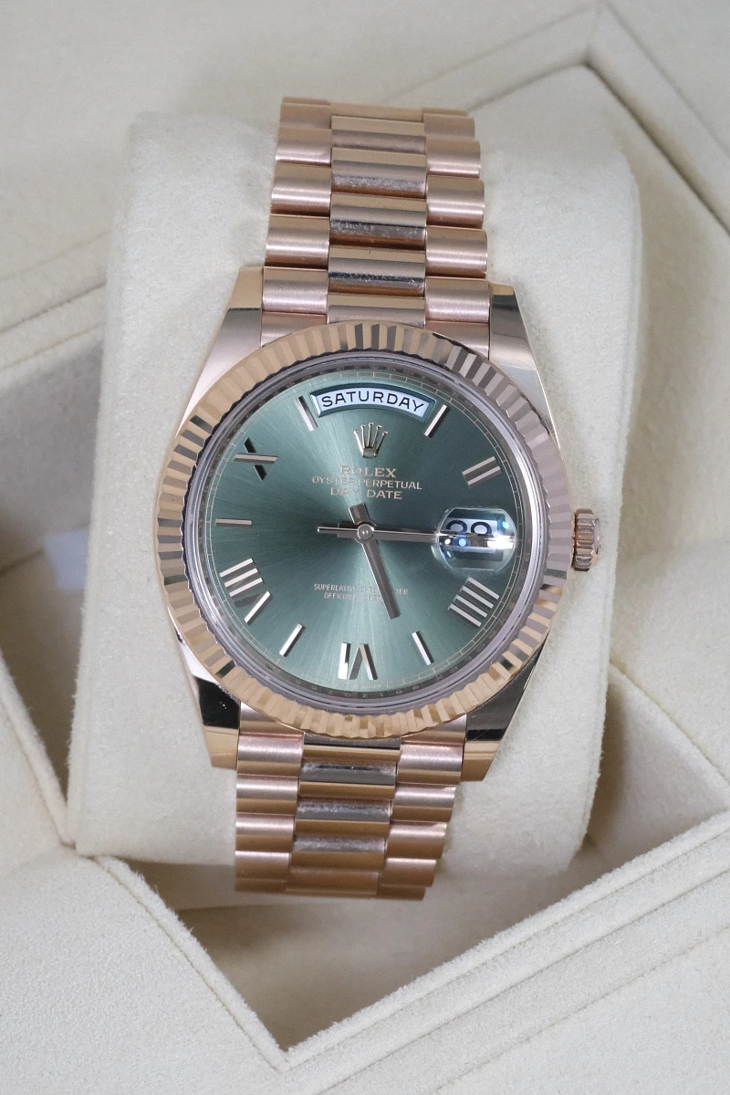 Купить элитные часы Rolex Day-Date Rose Gold Olive Dial 228235: в наличии в Москве!